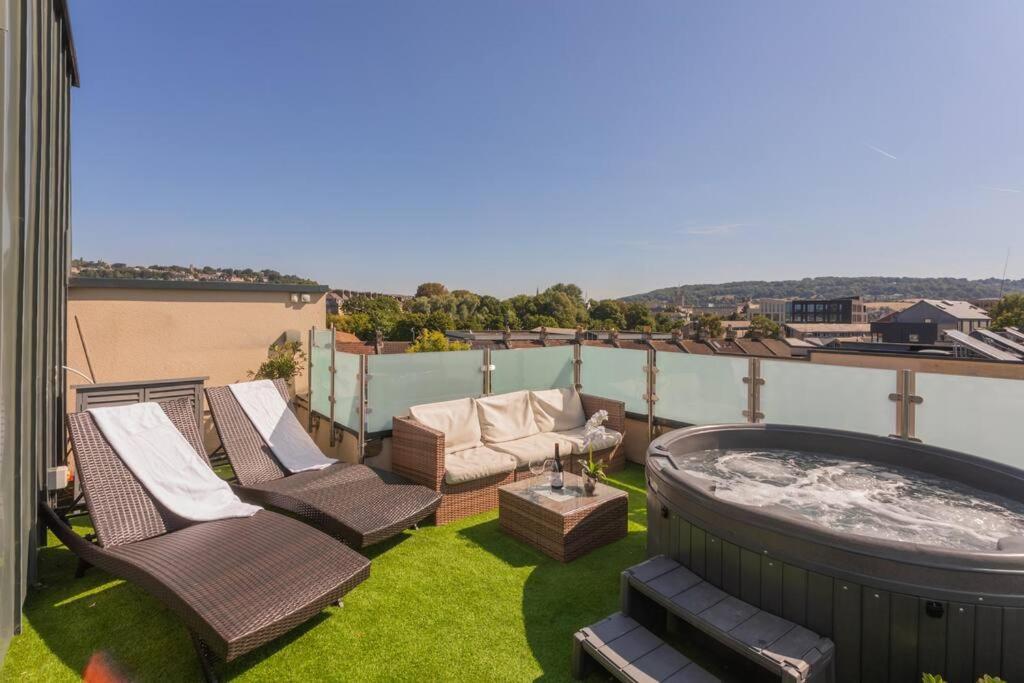 Stylish Penthouse Apartment With Hot Tub Bath Exteriör bild